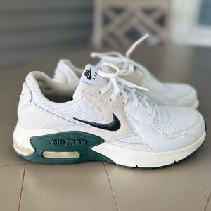 NEW Nike Women’s Air Excee size 8.5